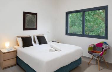 Pretty 1 BR in Gordon Beach by HolyGuest