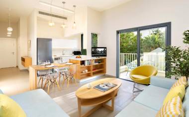 Pretty 1 BR in Gordon Beach by HolyGuest