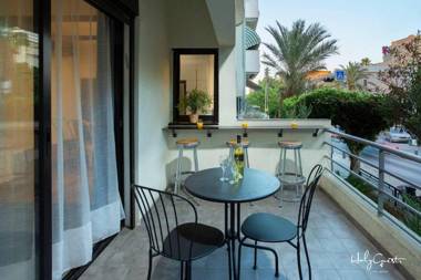 Gordon Beach Loftstyle by HolyGuest