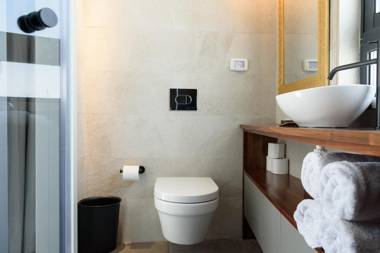 The Roof - By Sea Land Suites