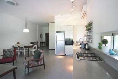 Great 2BR in Lassale street by HolyGuest