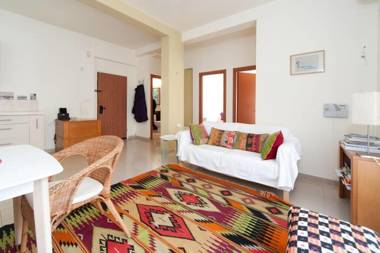 Sunny & Charming 2BR in Smolenskin by HolyGuest