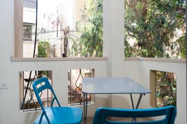 Sunny & Charming 2BR in Smolenskin by HolyGuest