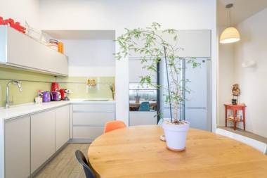 Trust Inn - Lovely & Trendy 2bdr apt near by Beach