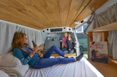 Caravan Hostel Tel Aviv By Roger Age 18-45