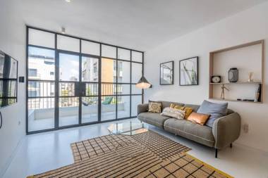 Trust Inn - Allenby Lovely apt Balcony & Parking