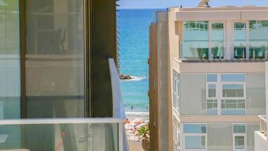 Colorful 1BR Penthouse in Ben yehuda by HolyGuest