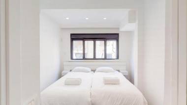 Clear 3BR in Dizzengoff 140 by HolyGuest