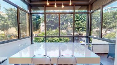 Clear 3BR in Dizzengoff 140 by HolyGuest