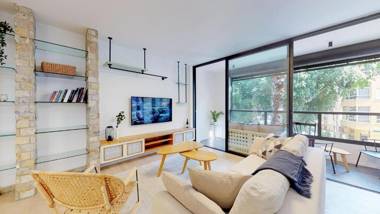Ideal 2BR in Byron 7 by HolyGuest
