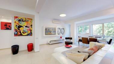 Relaxing 3BR in Ben yehuda 66 by HolyGuest