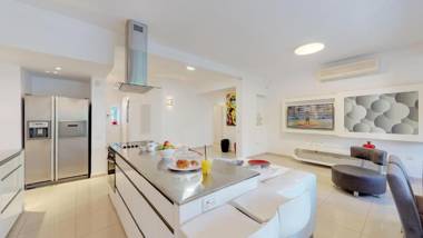 Relaxing 3BR in Ben yehuda 66 by HolyGuest