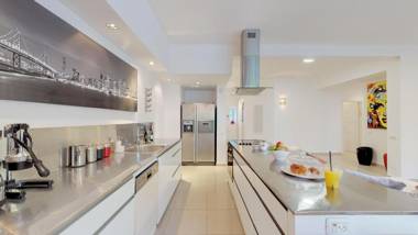 Relaxing 3BR in Ben yehuda 66 by HolyGuest