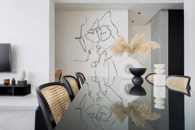 Mr. Louis - By TLV2GO