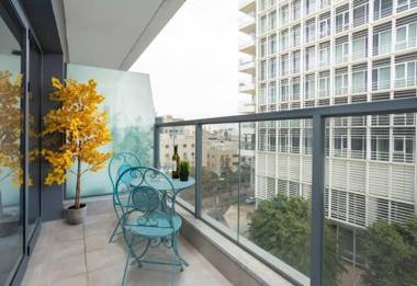 Delightful 2BR on Rothschild/Allenby by HolyGuest