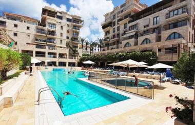 Deluxe 2-Bedroom Jaffa Dreams with Pool & Parking