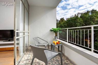 Clear 3BR near Bograshov by HolyGuest