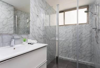 Bold & Beautiful 1BR in Ben Yehuda by HolyGuest