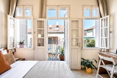 Pink & Blondie - an Autonomous ApartHotel by Loginn