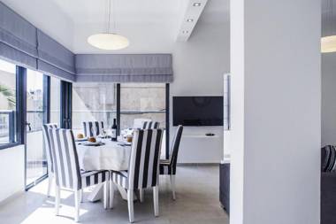 Brilliant 3BR in Shalom Aleichem 27 by HolyGuest