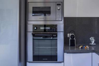 Brilliant 3BR in Shalom Aleichem 27 by HolyGuest