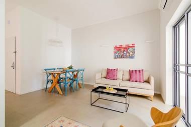 Elegant 2BR in Frug 22 by HolyGuest