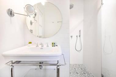 Cozy 3BR Boutique Penthouse in Neve Tsedek by HolyGuest