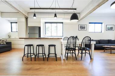 Industrial Chic 2BR in Dizengoff 35 by HolyGuest