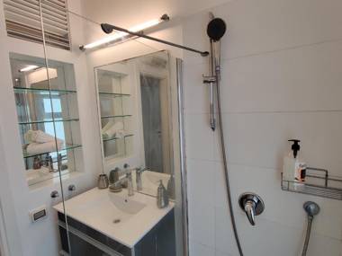 2BDR Holiday Home by Mezizim Beach and TLV Port!