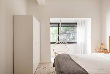 RENOVATED LARGE 3RM APARTMENT 5 MIN FROM THE BEACH