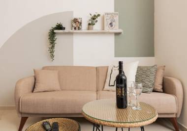 Spacious Lighted 2 bedrooms apt near the beach