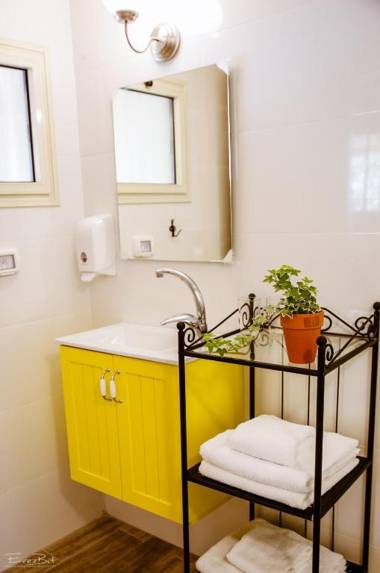 Shaar Hagolan Kibbutz Country Lodging