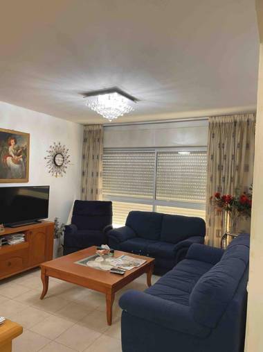 Lovely 2 bedrooms parking and nice veranda