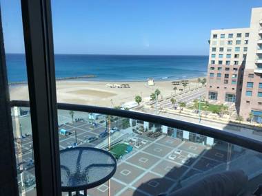 Beautiful studio on the beach