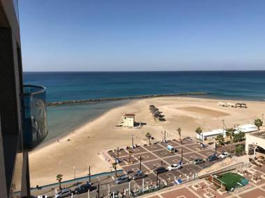 Beautiful studio on the beach