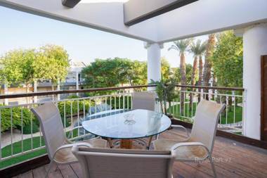 Apartments in luxury complexes with shared pool by YalaRent - Families only