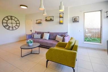 YalaRent Argaman 2BR & Balcony APT - Families only
