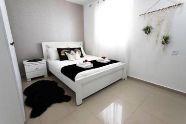 YalaRent SeaView 3BR APT - Families only