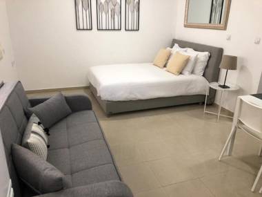 Nice Suite for 2 pers with garden swimming pool 300 meters from the beach