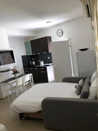 Nice Suite for 2 pers with garden swimming pool 300 meters from the beach