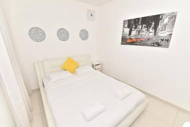 דירת גן דלוקס-Deluxe Garden Apartment by CRWON