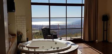 Red and White אדום לבן