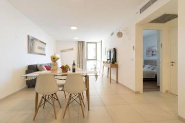 Luxury One-Bedroom Apartment/parking in city center