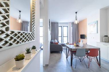 Central and luxurious 1 bdr