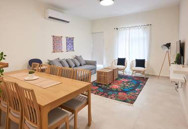 A private luxurious villa in the German Colony!