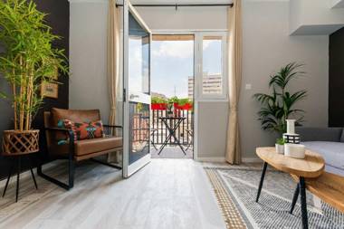 Trendy Balcony ApartmentBen Yehuda St Jerusalem!