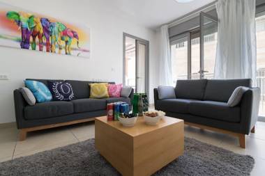 Amazing 2 Bedrooms/Gym/Parking in city center
