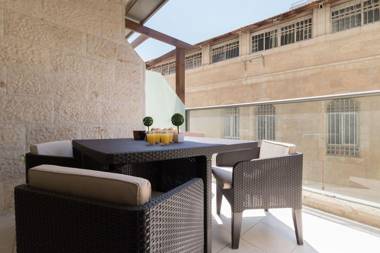 Amazing 2 Bedrooms/Gym/Parking in city center