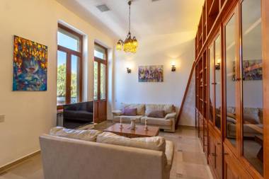 Art apartment in Mamila