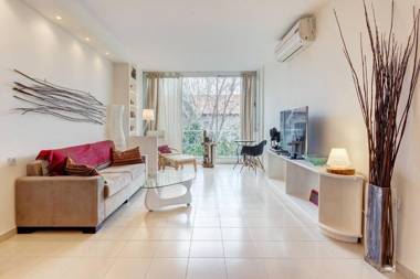 Colony Suites - Wedgewood St.